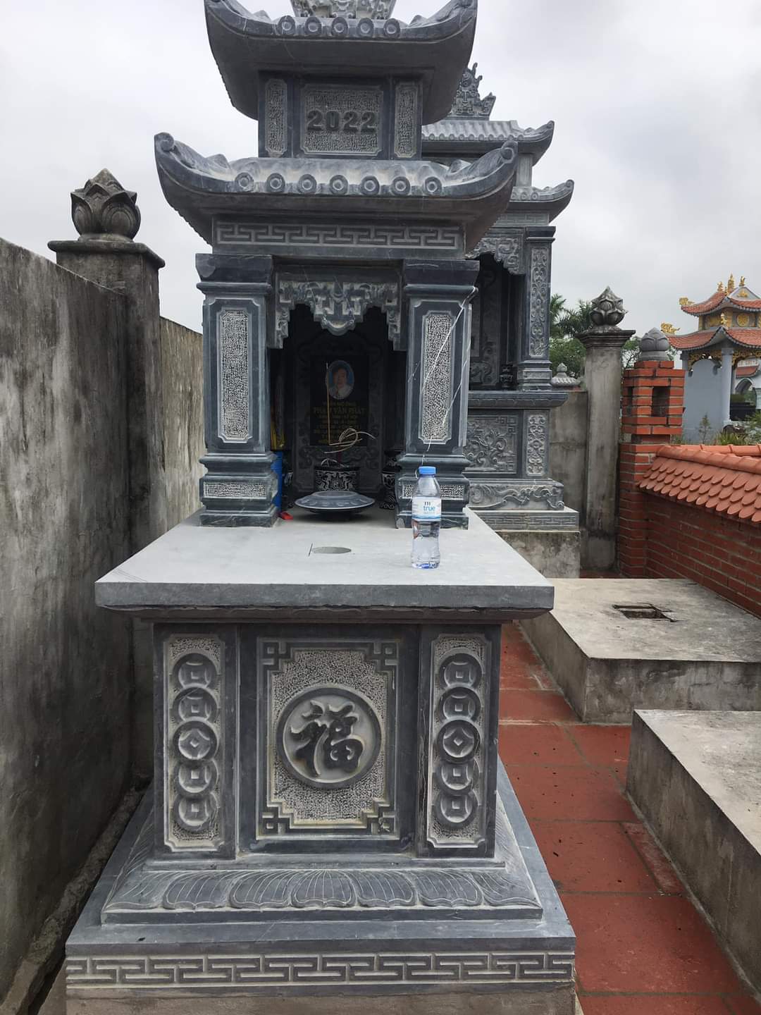 Nên Làm Lăng Mộ Bằng Đá Xanh Hay Đá Trắng? Phân Tích Chuyên Sâu - Lăng Mộ Đá Trường Thành