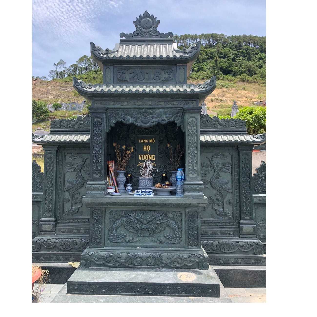 Mẫu Bia Mộ Đá Xanh Nguyên Khối: Bền Bỉ Và Trang Nghiêm Nhất - Lăng Mộ Đá Trường Thành