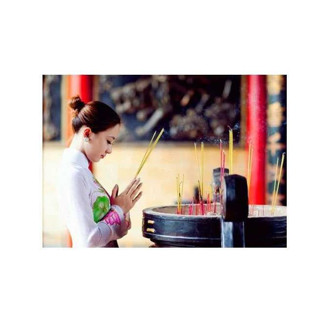 Nghệ Thuật Thắp Hương: Ý Nghĩa Và Cách Thực Hiện Chuẩn Tâm Linh - Lăng Mộ Đá Trường Thành