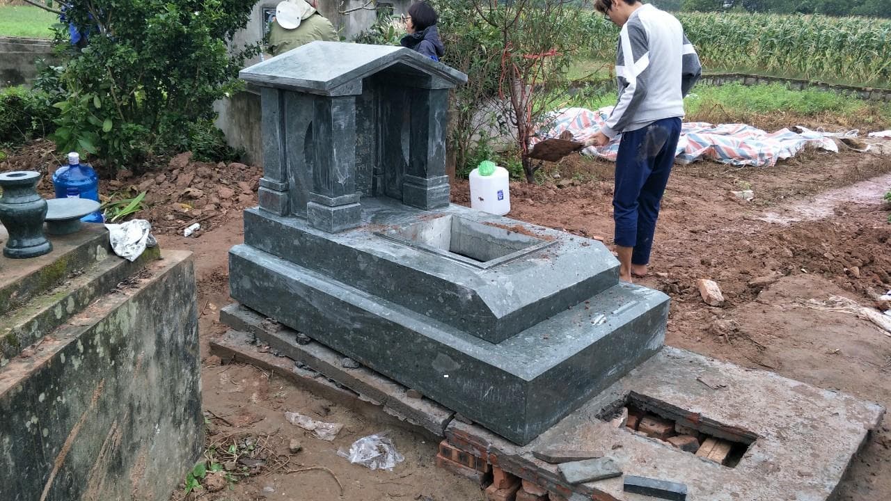 mộ 1 mái xanh rêu MD 384 - Lăng Mộ Đá Trường Thành