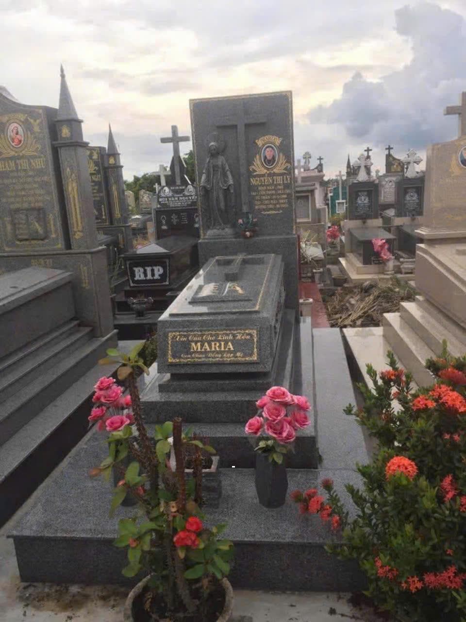 Mộ bành công giáo đá granite MB 972 - Lăng Mộ Đá Trường Thành