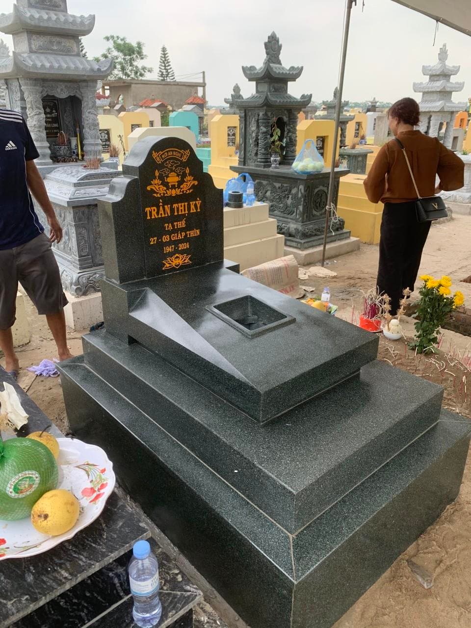 Mộ bành granite xám - Lăng Mộ Đá Trường Thành