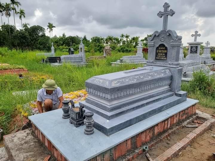 mộ công giáo xanh đen - Lăng Mộ Đá Trường Thành