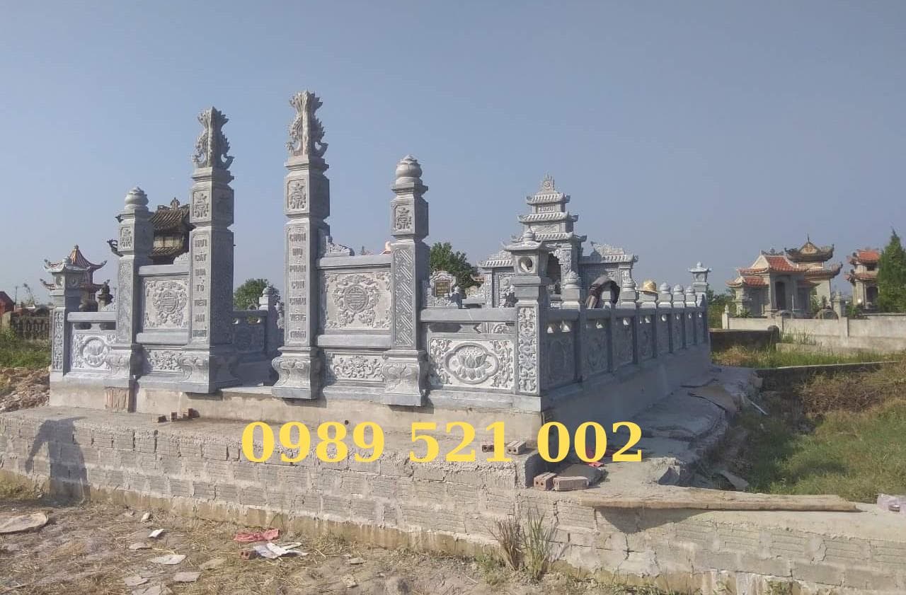 Tứ trụ đá cổng vào khu lăng mộ chạm khắc câu đối - Lăng Mộ Đá Trường Thành